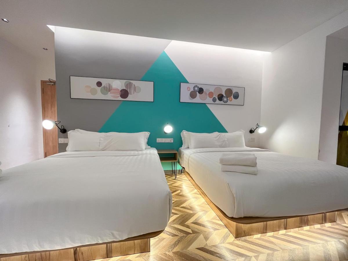 באייאן לפאס Apple 1 Hotel Queensbay מראה חיצוני תמונה